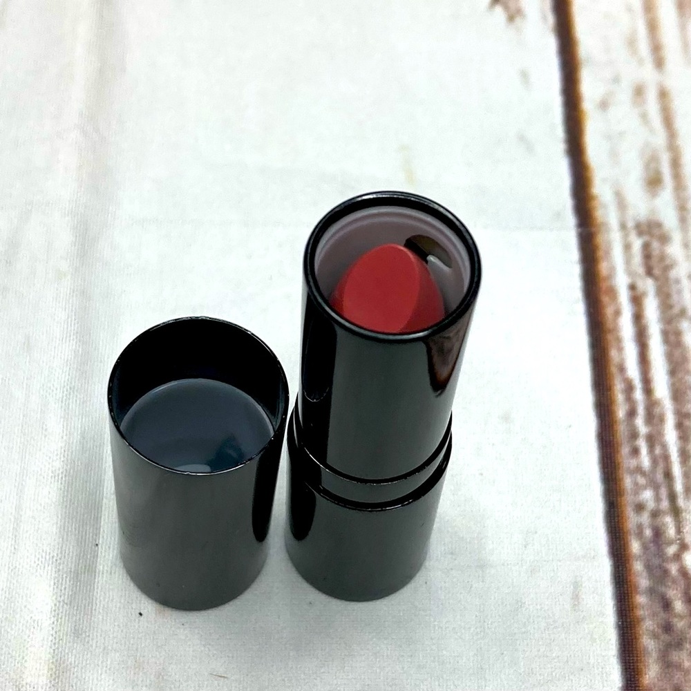 DOLL 10 Lipstick SO CHIC Net Wt 0.15 Oz